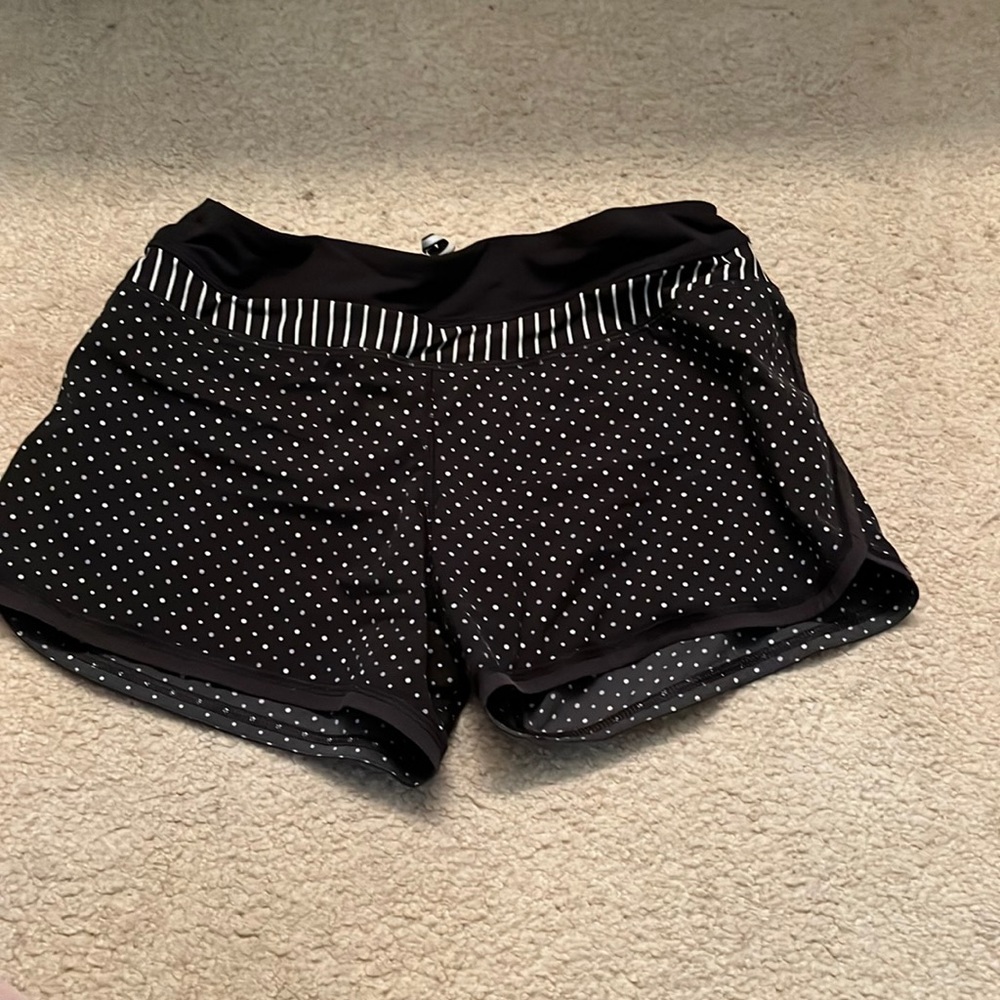 Size 6 lulu shorts